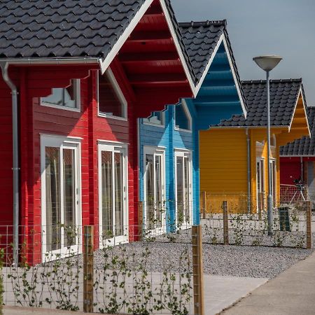 Luxe Chalets In Zeeland Aan De Kust Sint Annaland Exterior foto